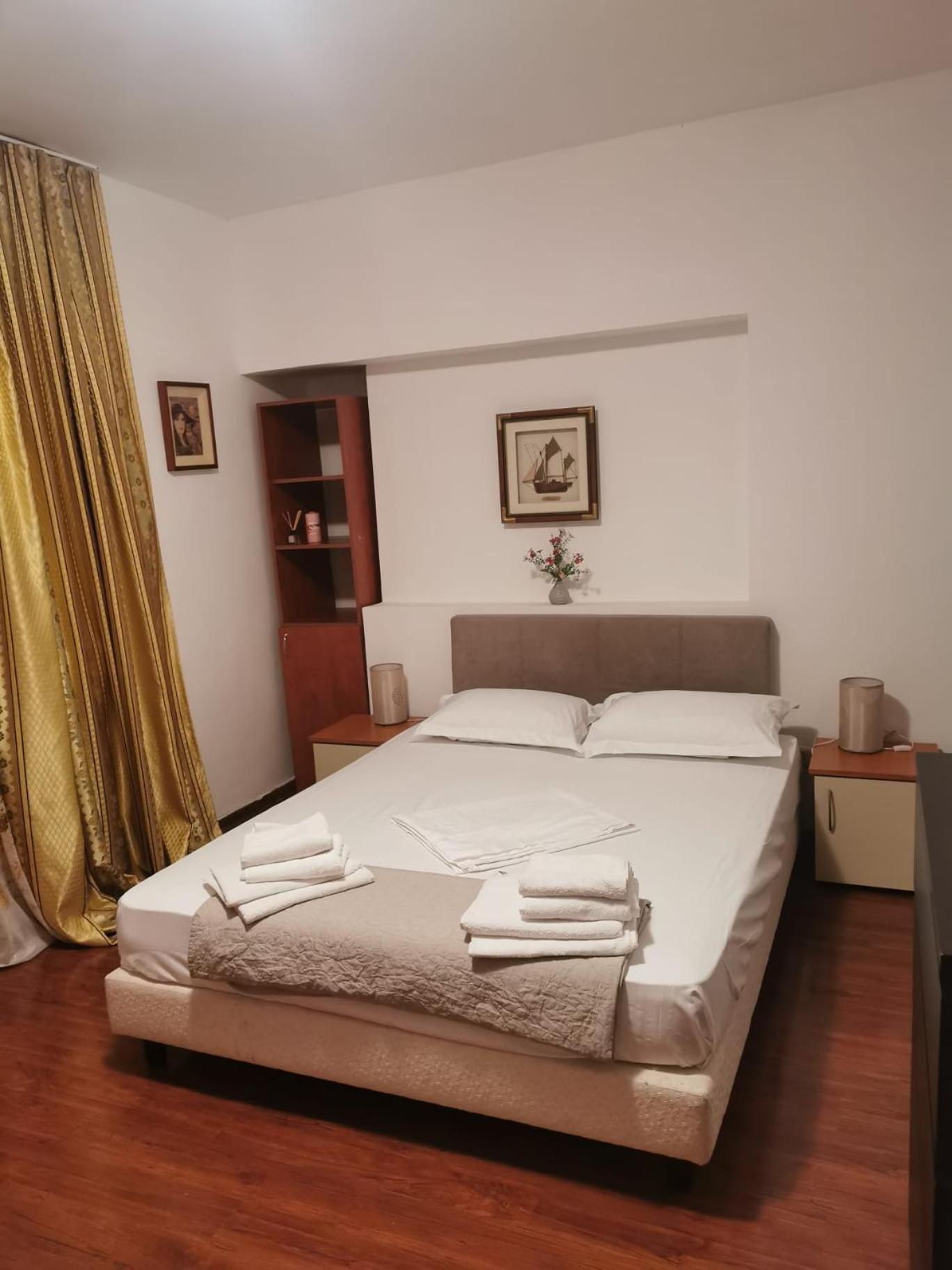 Old Center Apartament Bucharest Luaran gambar