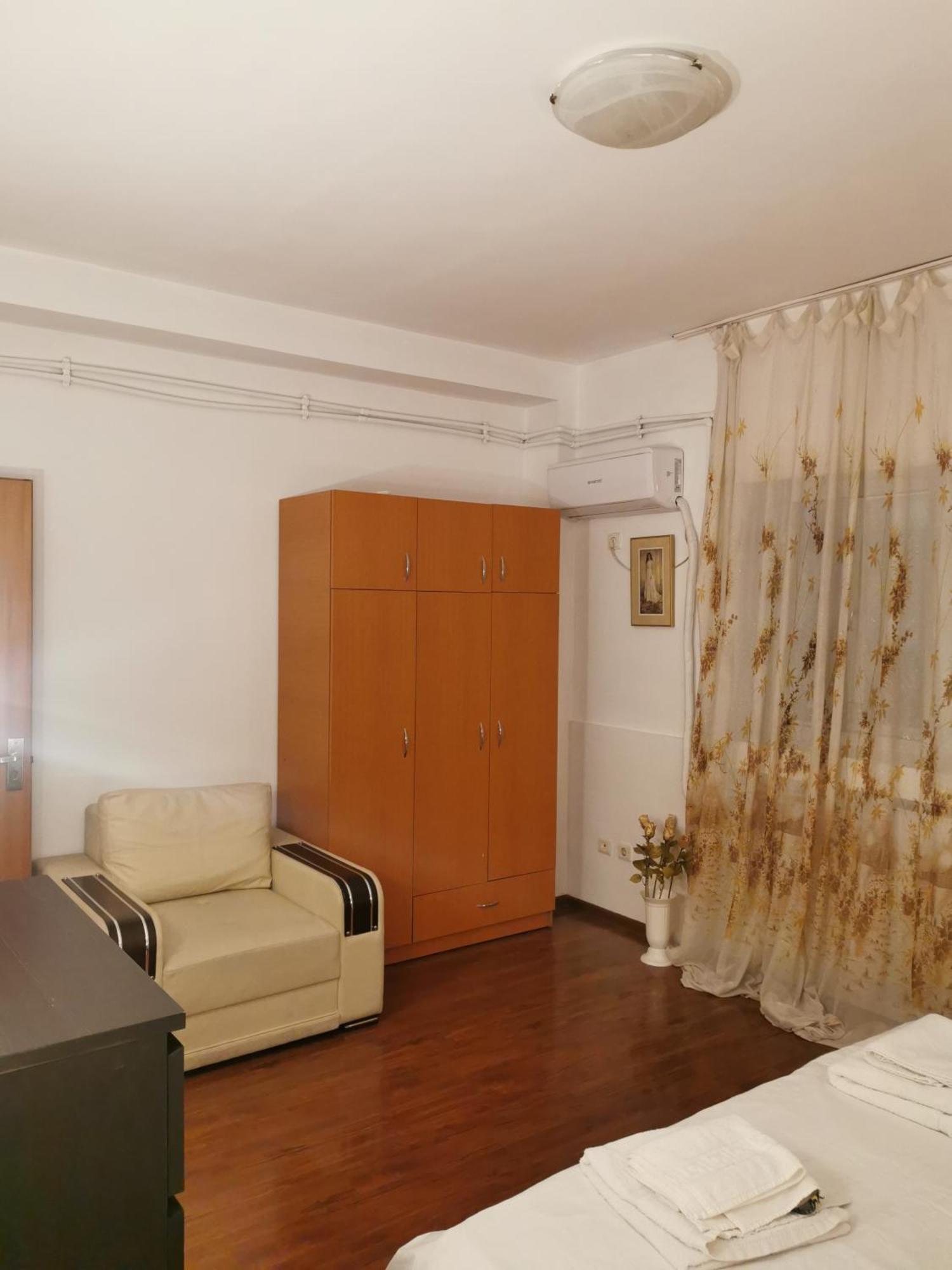 Old Center Apartament Bucharest Luaran gambar